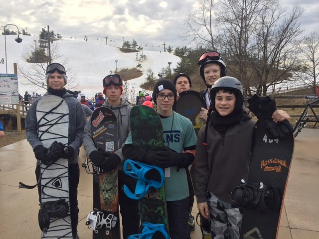 ski club group picture